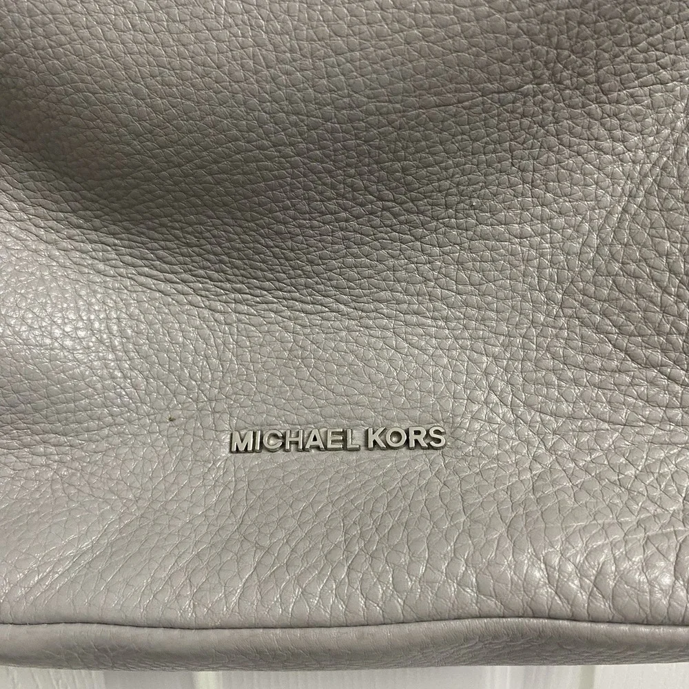 Michael Kors‎ Women's Bedford Light Gray Genuine Leather Pebble Handbag Purse